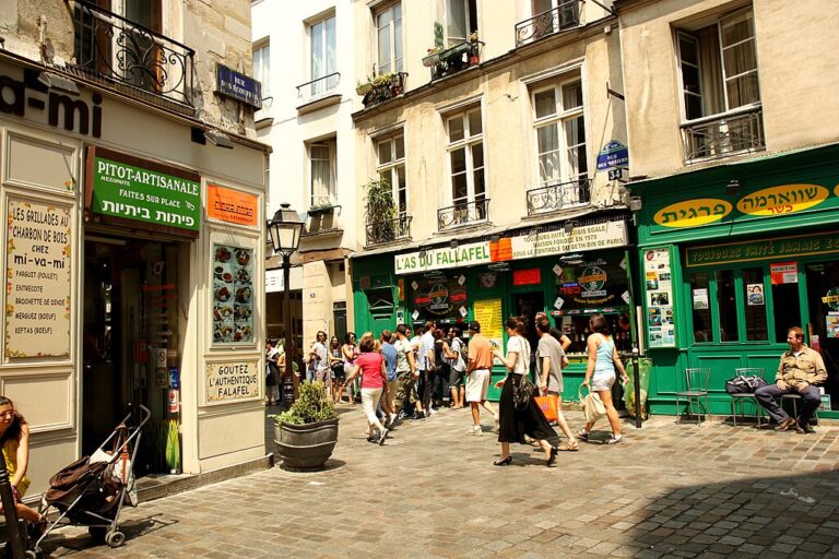 Is Paris Safe to Visit ? What Locals and Travelers Say