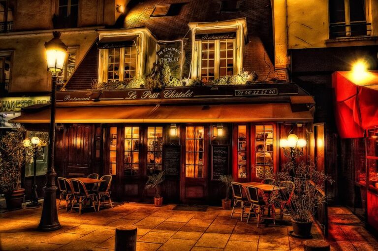 Le Petit Châtelet Restaurant: Fireplace Feasts and French Elegance by Notre-Dame