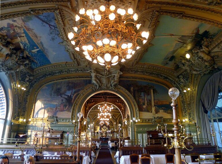 Le Train Bleu: Dining in the Splendor of Paris’s Belle Époque