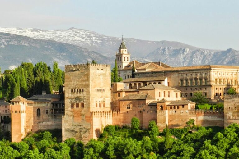 10 Jaw-Dropping Palaces in Europe You Can’t Miss