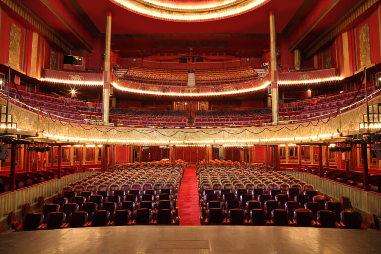 6 Iconic Paris Theaters with Amazing History