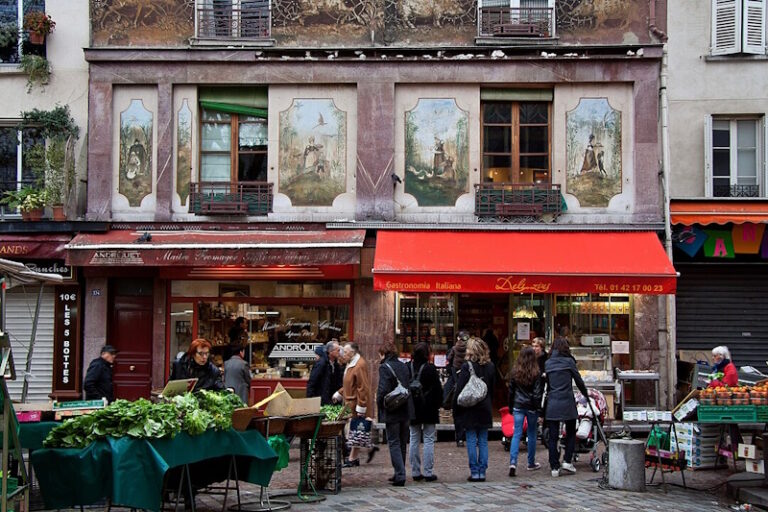 5 Best Paris Streets for Amazing Vibe & Food