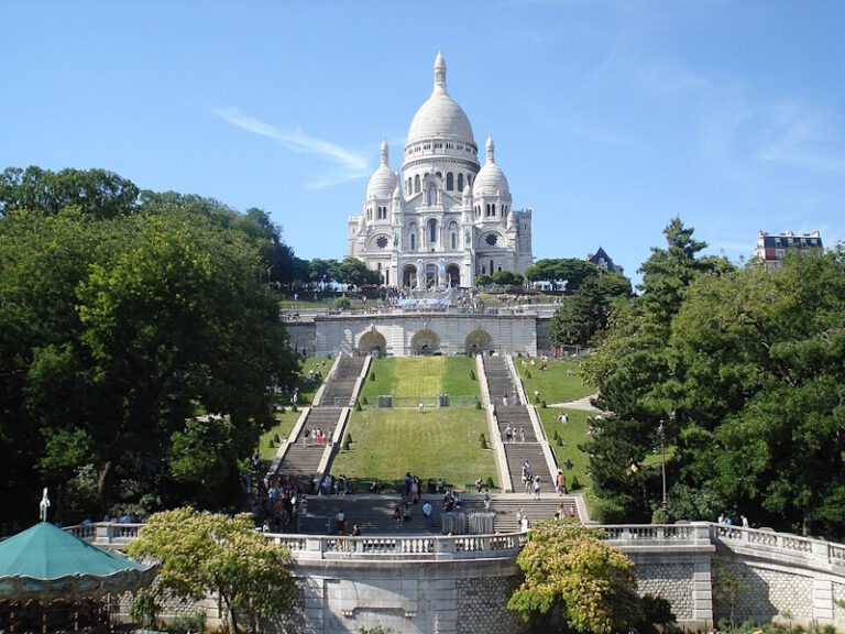 Spending a Night in Prayer at Sacré-Cœur: A Tradition That Never Stops