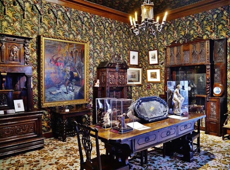 5 Reasons to Visit Victor Hugo’s House in Paris