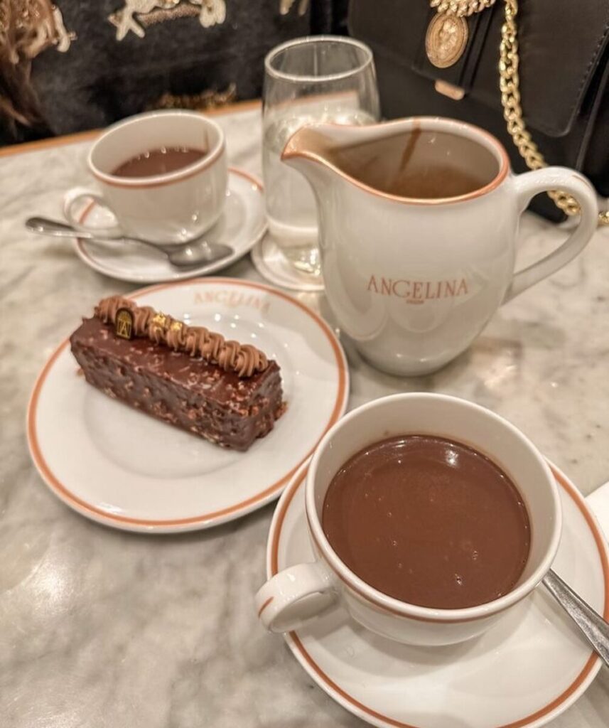 IG post by @bookitnowinparis