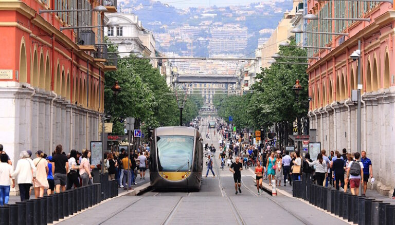 10 Most Crowded Towns in France in the Summer