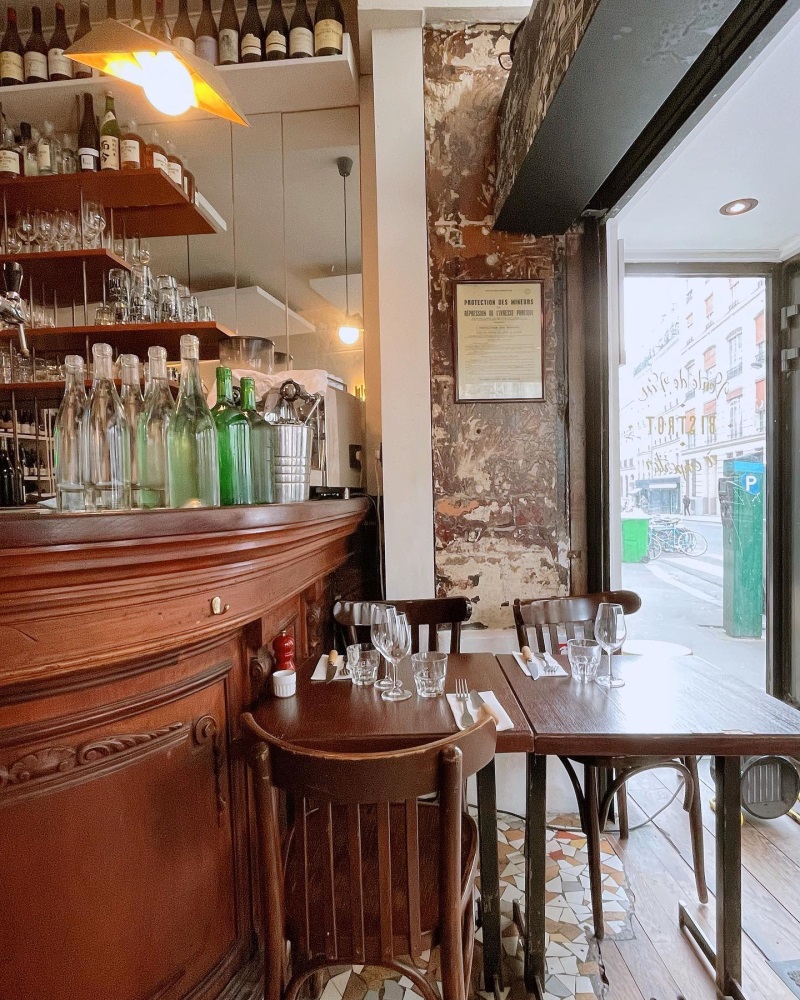 Les Arlots - IG post by @chezchristy