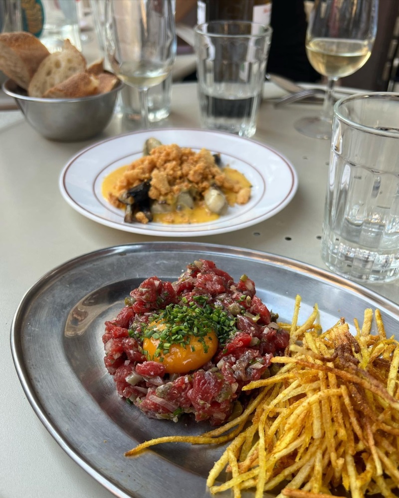 LoLo Cave à Manger - IG post by @marineparisfood
