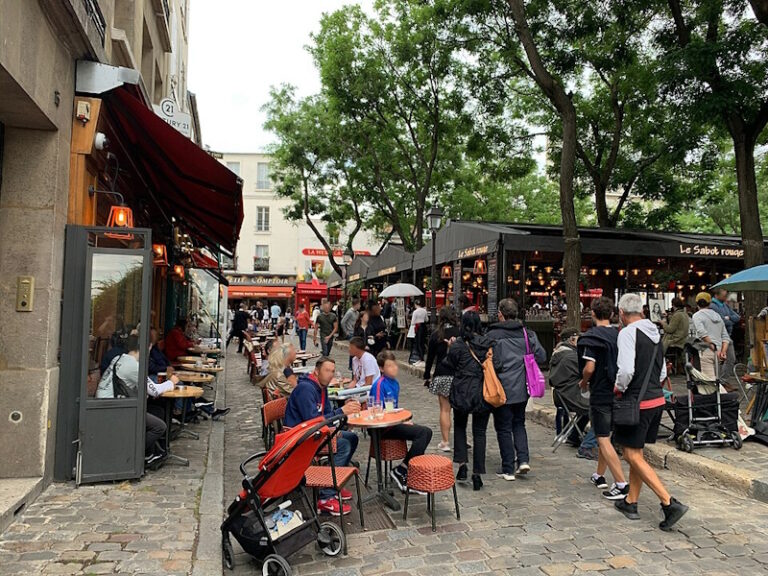 Most Common Tourist Scams in Paris (& What to Do)