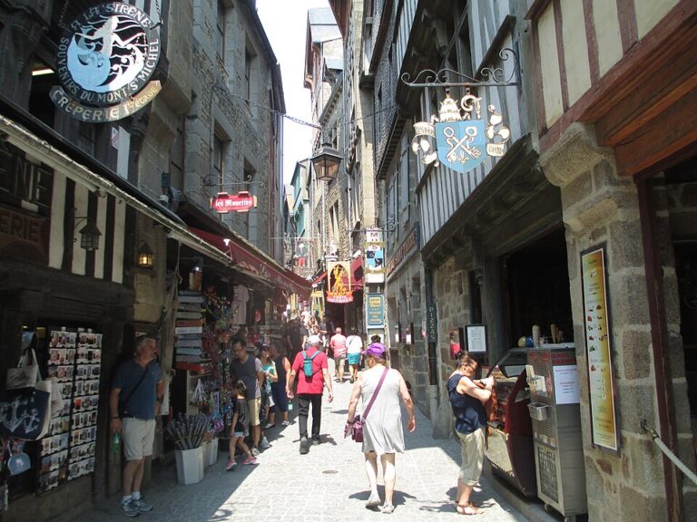 9 Smart Traveler Tips for Visiting Mont-Saint-Michel from Paris