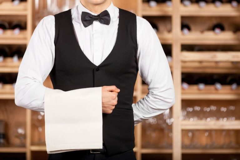 Tipping in Paris: What Travelers Really Experience