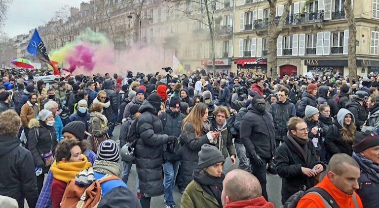 12 Travel Booking Tips During Strikes in France (Avoid a Ruined Trip)
