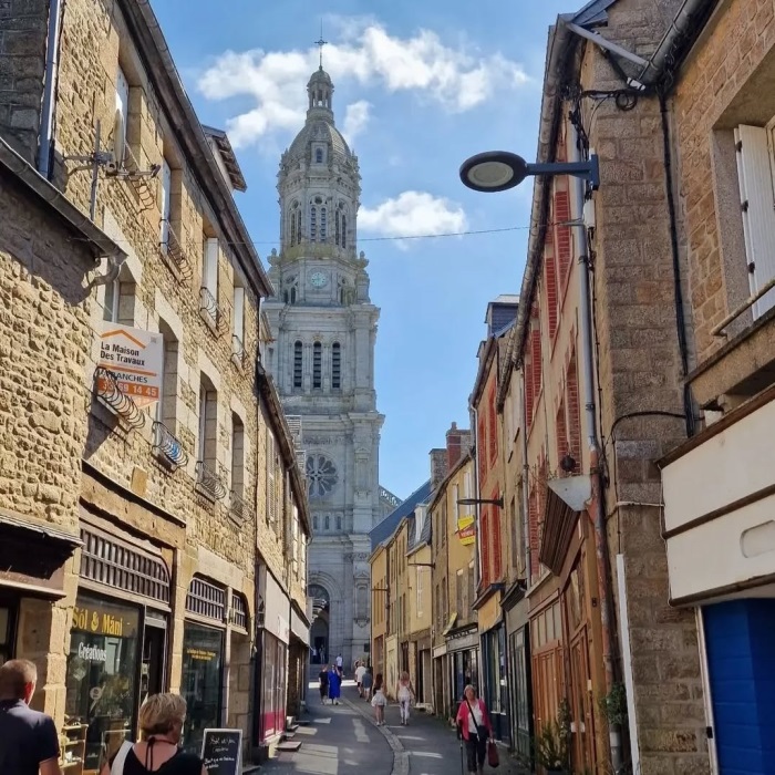 Avranches - IG post by @frakcf
