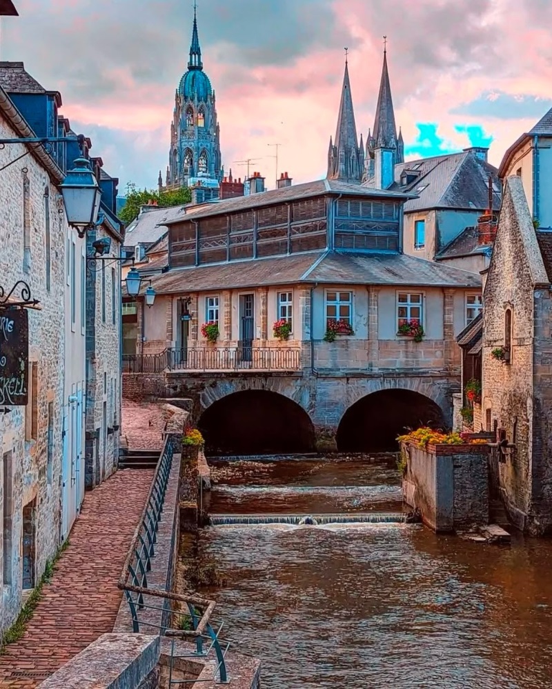 Bayeux - IG post by @chtitephoto