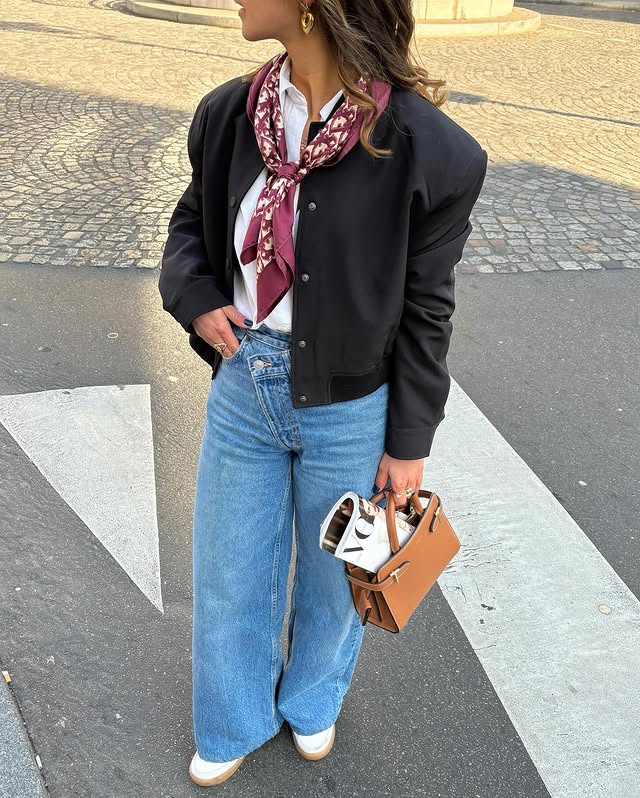 Sneakers and jeans in Paris - IG post by @vidanaaaa
