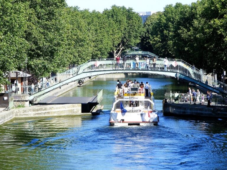7 Good Reasons to Do a Canal Saint-Martin Cruise in Paris