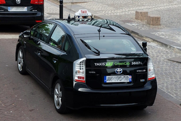 G7 Taxi vs Uber in Paris? Pick the Right Ride
