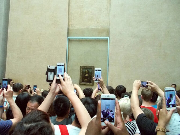 The Louvre Has a €1 Billion Problem – Tourists Are Helping Foot the Bill