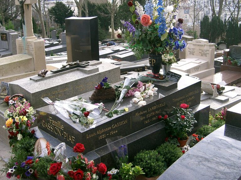 Paris Cemetery Lottery: Locals Can Rest Beside Jim Morrison and Oscar Wilde