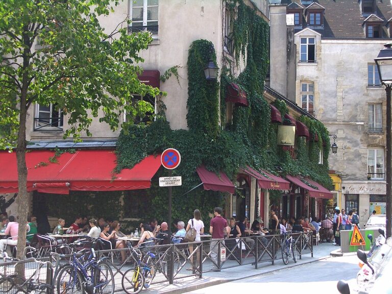 9 Unique Insights From a Recent Paris Trip Report
