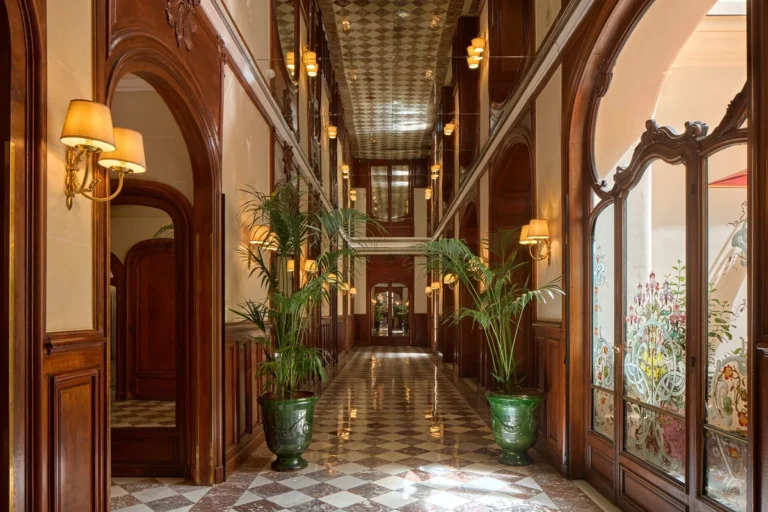 The Restaurant Hiding Inside a 1900s Paris Hotel by the Louvre