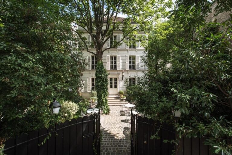3 Paris Hotels With a Past: Wilde, Chanel, and Hemingway